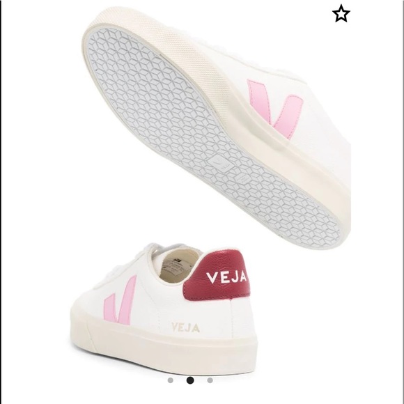 Veja Shoes - Women’s Veja low top sneakers